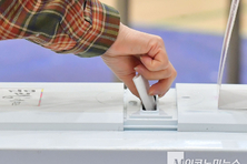 [여론조사] ‘현직 프리미엄’ 멈춘 광주...선거판 흔들린다