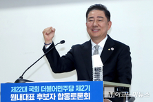 민주당 원내대표에 김병기 “부끄럽지 않게 임무 수행하겠다”