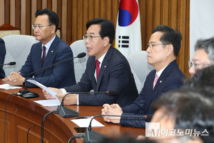 「M포토」 원내대책회의에서 발언하는 송언석