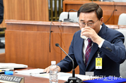 「M포토」 목 타는 이종석 국가정보원장 후보자