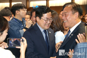 「M포토」 당대표 출마 기자회견 참석하는 박찬대