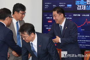 「M포토」 ‘상법 개정’ 관련 간담회 깜짝 방문한 김병기