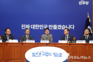 「M포토」 ‘상법 개정’ 관련 간담회에서 발언하는 진성준