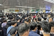 서울대입구역 선로 장애로 '출근길 지옥'...2호선 신도림-서초 등 혼란