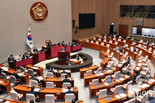 與, 30조 추경 단독 의결…野 “대통령실 특활비 41억 추가” 반발