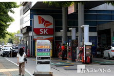 간접세 포함된 주유소·편의점 등 '카드 수수료 부담' 완화시킨다