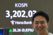 코스피 3년10개월만 3200선...SK하이닉스 30만원 찍다