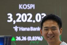 코스피 3년10개월만 3200선...SK하이닉스 30만원 찍다