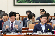 「M포토」 환노위 출석한 김성환 환경부 장관과 김영훈 노동부 장관