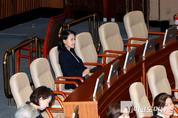 「M포토」 국회 본회의 출석한 이진숙