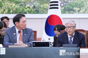 「M포토」 국회 찾은 빌게이츠 광폭 행보, 외통위 간담회까지