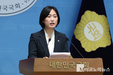 이배용 교육위원장, 금거북이 청탁에 與 “매관매직, 사퇴하라”