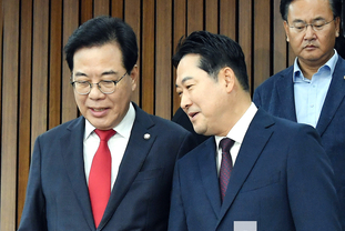 「M포토」 토론회 참석하는 장동혁·송언석