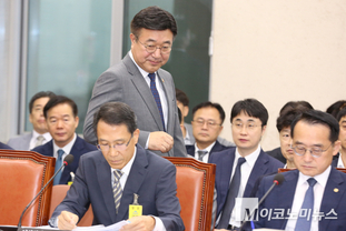 「M포토」 국회 행안위 출석한 윤호중 행안부 장관