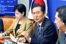정청래 “오세훈 참 딱하고 옹졸했다"···"오세훈 "집값 불타는데, 한가로이"