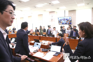 「M포토」 파행 거듭되는 법사위