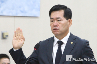 「M포토」 국감 출석한 석종건 방위사업청장