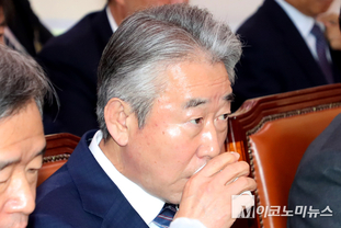 「M포토」 물 마시는 강호동 농협중앙회장