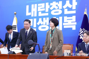 「M포토」 국정감사대책회의 참석하는 김병기·한정애