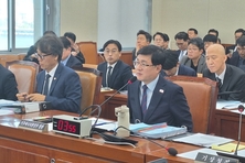 기후위 국감, 李정부 에너지정책 놓고 장관과 국힘 의원들 설전