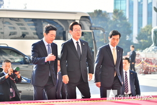 「M포토」 국회 본청으로 향하는 이재명 대통령