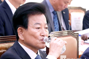 「M포토」 외통위 출석한 정동영 장관