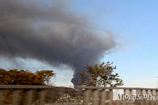 이랜드 천안물류센터 화재...소방당국, 대응 2단계 격상 화재 진화 중