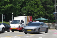 택시 월급제 전국 확대 2년 더 유예··· 정책 실효성 재검토