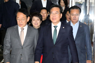 「M포토」 원내대책회의 참석하는 국민의힘 원내지도부