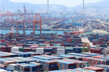 한국 수출, 사상 최초로 7천억 달러 돌파...세계 6번째