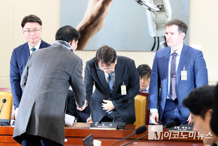 「M포토」 고개 숙여 인사하는 박대준 쿠팡 대표