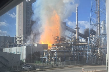 태안화력 폭발음과 함께 불...2명 병원 이송