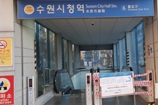 50일 넘게 멈춘 수원시청역 '에스컬레이터'···시민 불편은?