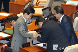 「M포토」 국회 본회의 참석한 정동영 통일부 장관