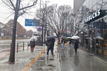 서울 한낮부터 ‘젖은 눈·비’...경기북부내륙은 밤사이 눈 쌓일 듯