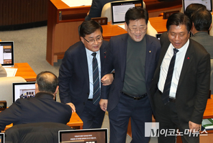 「M포토」 국회 본회의 참석한 김성환 기후에너지환경부 장관