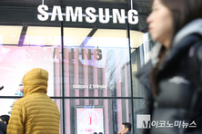 KB증권, 삼성전자 목표주가 18만원으로 상향…“반도체 최선호주”