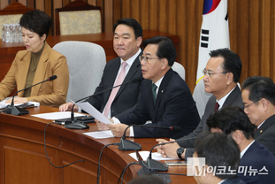 「M포토」 원내대책회의에서 발언하는 송언석