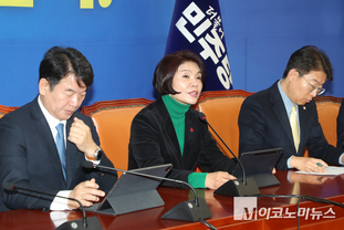 「M포토」 정책조정회의에서 발언하는 한정애 정책위의장