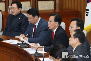 「M포토」 원내대책회의에서 발언하는 송언석