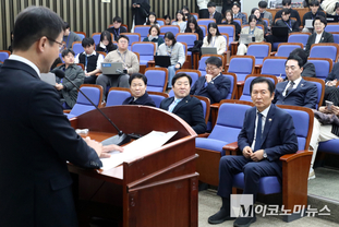 「M포토」 의원총회서 발언하는 한병도 원내대표