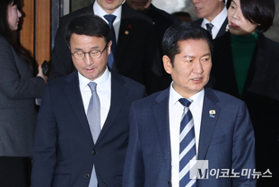 「M포토」 ‘공소청법·중대범죄수사청법’ 공청회 참석하는 정청래