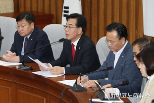 「M포토」 원내대책회의에서 발언하는 송언석