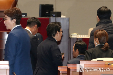 민주, 비공개 의총서 "혁신당과 지선 전 합당 어렵다" 결론