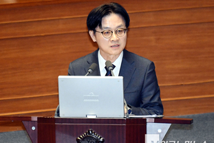 「M포토」 대정부질문서 답변하는 김정관 장관