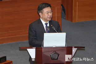「M포토」 대정부질문에 답하는 윤호중 장관