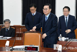 「M포토」 국회 정보위 출석하는 이종석 국정원장