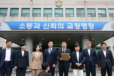 경찰 ‘尹 속옷 저항’ CCTV 열람 의원 전원 무혐의