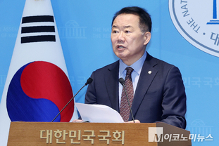 「M포토」 신성범, 국회 정보위원회 비공개회의록 압수수색 허용에 유감