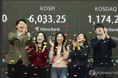 코스피, 사상 첫 6000선 돌파...삼성·SK 각각 신고가 작성